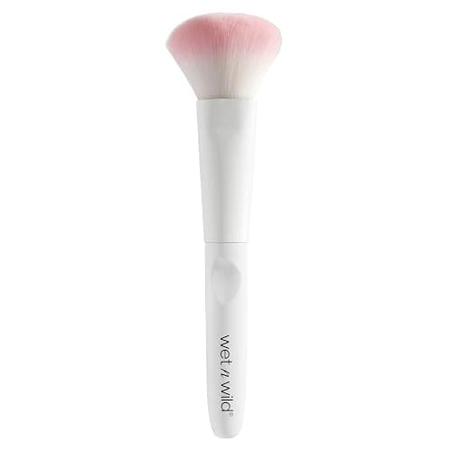 wet n wild Contour Brush, Sculpt, Highlight, & Blend, Luxurious Plush Fibers, Ergonomic Handle for Comfortable Precision Control , Cruelty-Free & Vegan - Image 1