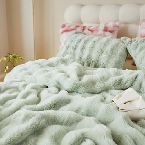Simple&Opulence Fluffy Faux Fur Comforter Set, Plush Fuzzy Minky Bedding Set, 3 Pieces Warm Soft Comforter Bedding Set for Winter - 1 Shaggy Comforter with 2 Pillow Shams(King, Light Green) thumbnail 6