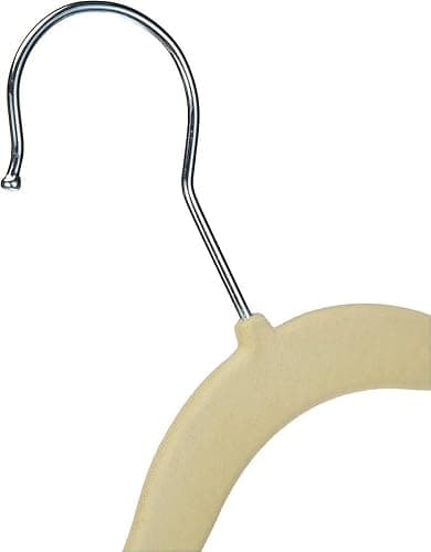 Amazon Basics Lot de 30 cintres antidérapants en velours pour enfants et tout-petits, 29 cm, beige thumbnail 6
