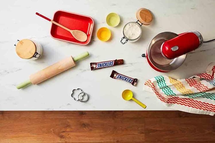 SNICKERS - Barre Chocolat au Lait, Cacahuètes & Caramel - Grand format - 40 barres chocolatées individuelles de 50g - 2kg thumbnail 6