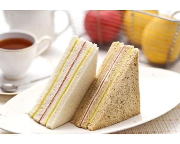 Hewnda 50 Pcs Sandwich Paper Boxes,Sandwich wedge eco-friendly takeaway box | with window display for Bakery,Restaurant Takeaway service(Large) thumbnail 7