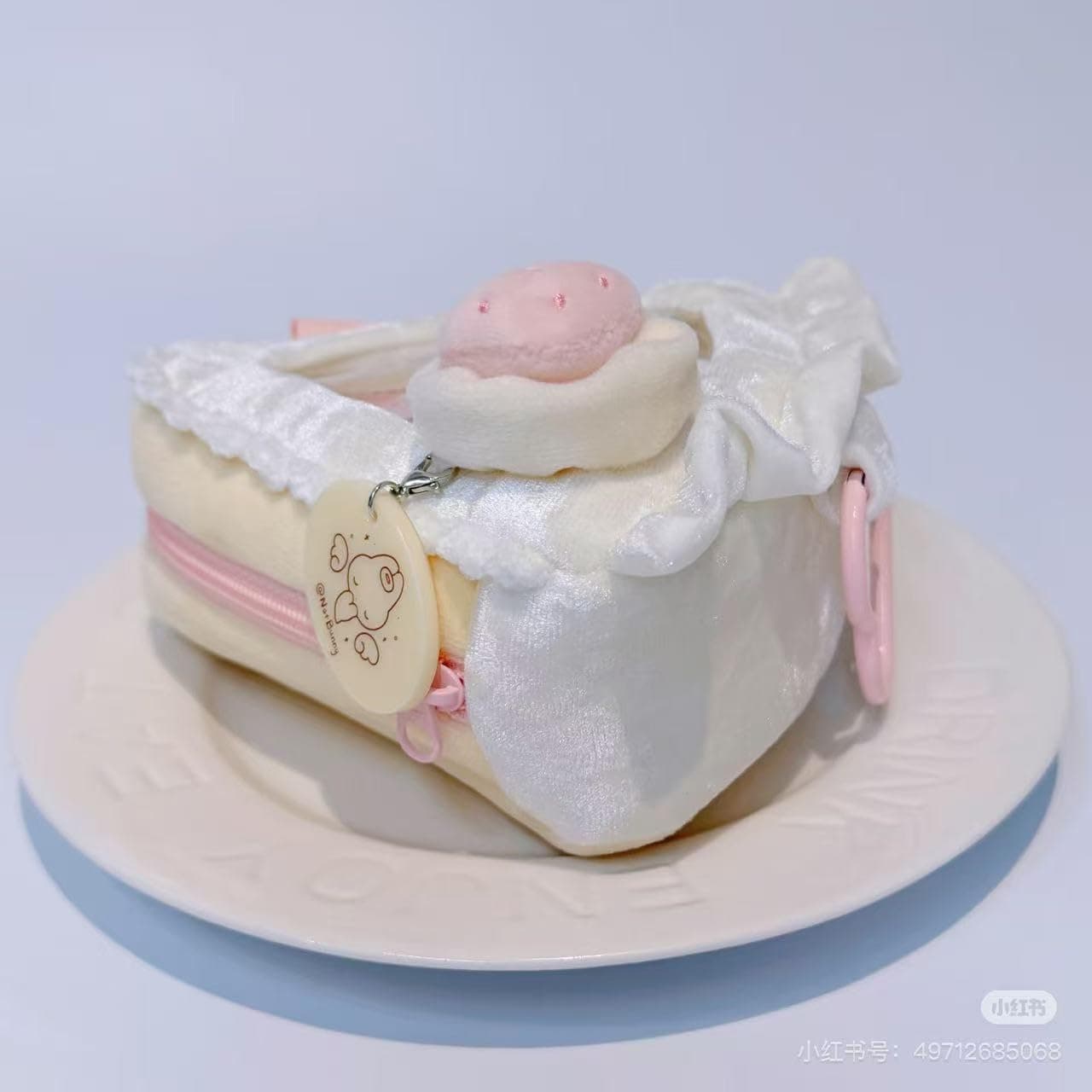 NotBunny White Strawberry Cake 3.9 inches (10 cm) Plush Pouch [Triangle] thumbnail 3