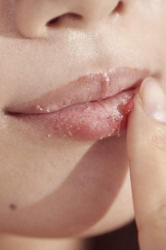 Henné Organics Lip Exfoliator - Natural and Organic Sugar Scrub - Nordic Berries thumbnail 4