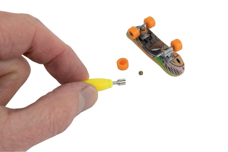 World's Smallest Tech Deck, Miniature thumbnail 4