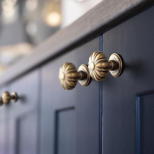 Yanxia Set of 12 Rustic Floral Antique Brass Cabinet Knobs - Elegant Handles Vintage Retro Style Hardware for Kitchen Drawer thumbnail 3