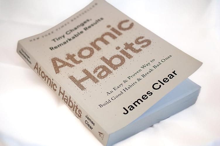 Atomic Habits – Change Your Life Through Small Steps | Bestselling Self-Improvement Book by James Clear | Build Better Habits & Lasting Success thumbnail 4