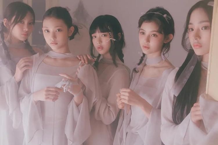 NewJeans Get Up 2nd EP Album BUNNY BEACH BAG Random Version CD+1ea Bag+2ea 84p PhotoBook+24p Lyrics Paper+5p PostCard+1ea Bookmark+3ea Sticker+Tracking Sealed thumbnail 7