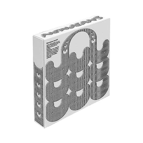 NewJeans - 2nd EP 'Get Up' [Bunny Beach Bag ver.] (MINJI) - Image 1