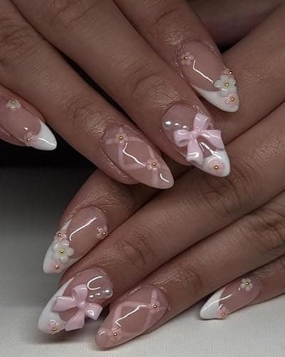 MouyouGlow Press on Nails Kurz,Almond Nude Weiß French 3D Bow Schleife Blumen Floral Pearl Sweet Coquette Fake Nails mit Nagelkleber,Y2K Baby Pink Lace Künstliche Fingernägel - Image 1