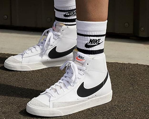Nike Women's Blazer Mid 77 Shoes | Casual Shoes thumbnail 2