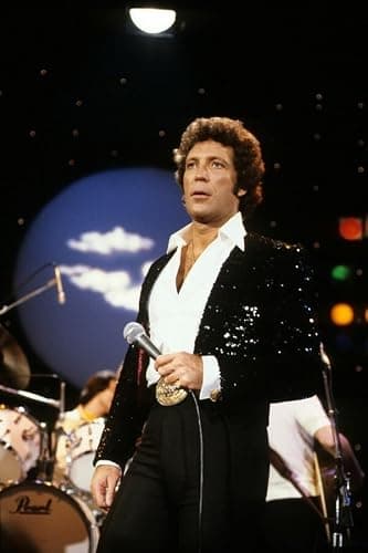 Tom Jones legendary Welsh singer in prime in sequined black jacket 8x10 photo - Image 1
