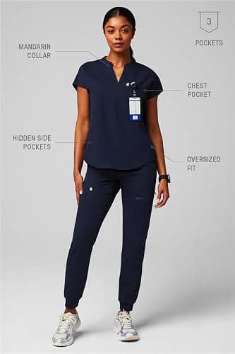 Fabletics Women's Evolve 3-Pocket Scrub Top with an Oversized Fit - MotionTech, 4-Way Stretch, Wrinkle-Resist, Anti-Shrink thumbnail 3