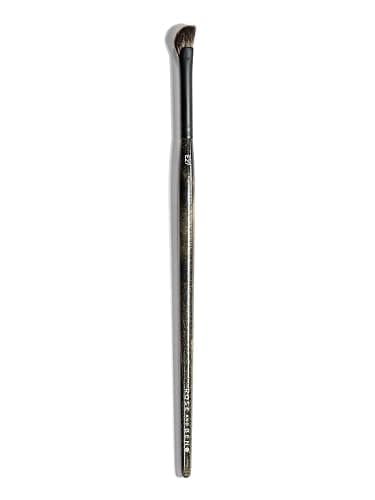 Rose and Ben Beauty E27 Inner Corner Highlight Brush | Angled Design for Precise Application | Cruelty-Free Bristles - Image 1