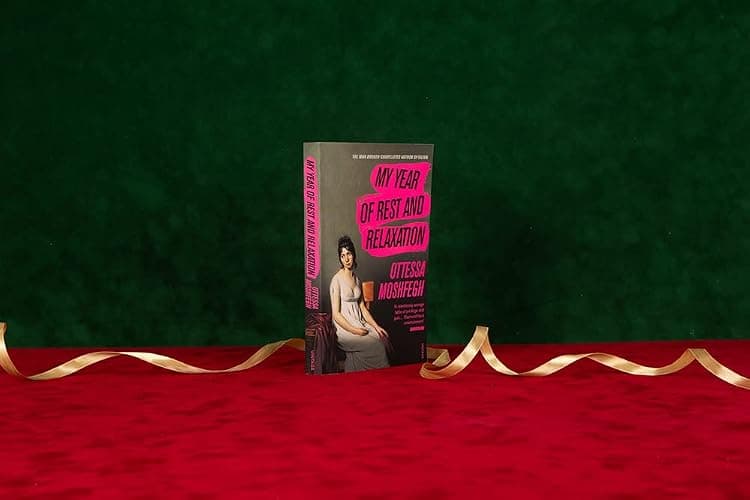 My Year of Rest and Relaxation: The cult New York Times bestseller thumbnail 4