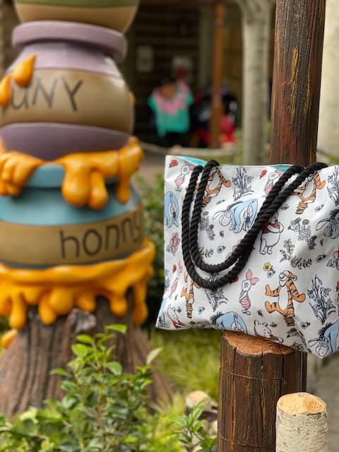 Disney Winnie the Pooh - Bolso de hombro con estampado floral para mujer thumbnail 3