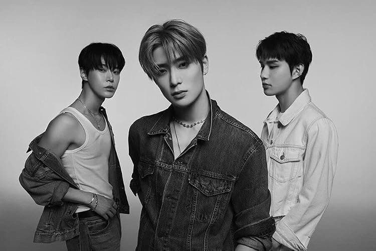 NCT DOJAEJUNG PERFUME 1st Mini Album (PHOTO BOOK Ver. + NCT Store Gift Card) K-POP SEALED thumbnail 2