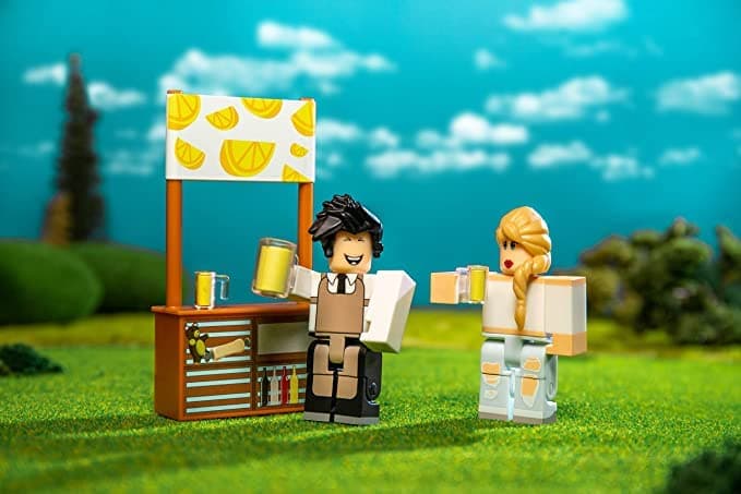 Roblox Celebrity Collection - Adopt Me: Lemonade Stand-Game-Pack [Includes Exclusive Virtual Item] thumbnail 2