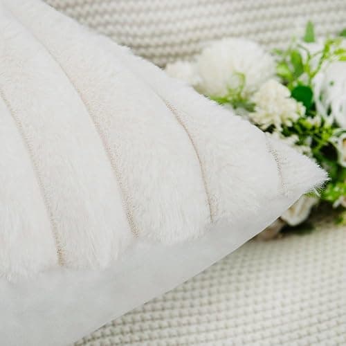 Madizz Lot de 2 Housses de Coussin en Peluche en Fausse Fourrure Housse de Coussin décorative Douce à Rayures moelleuses pour Coussin de Chambre à Coucher de canapé Blanc crème 30 x 50 cm thumbnail 5