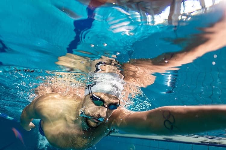 arena Classic Unisex Silikon-Badekappe, Schwimmkappe für Frauen und Männer, Badekappe mit Verstärktem Rand, Weiche und Strapazierfähige Schwimmkappe thumbnail 3