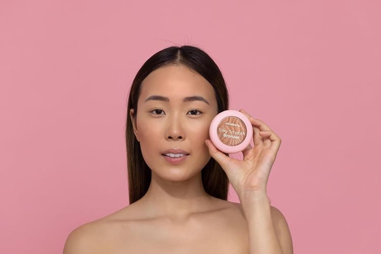 MCoBeauty - Silky Smooth Bronzer Powder - Ultra-Pigmented Bronzing Pressed Powder - Natural Looking and with Shimmer Finish - Face Makeup, Christmas Gifts, Stocking Stuffers thumbnail 5