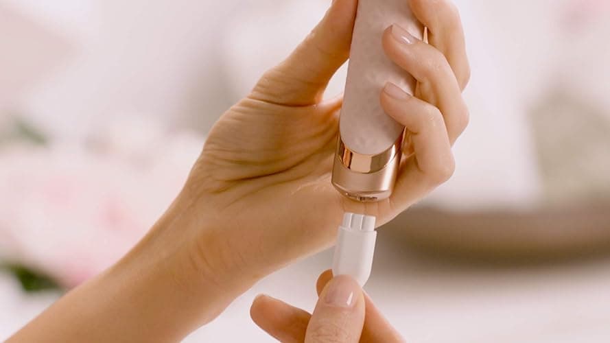 Finishing Touch Flawless Nu Razor Portable Cordless Rechargeable Electric Razor thumbnail 3