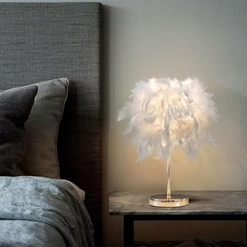 GUANSHAN Weiße Feder-Tischlampe, Nachttischlampe mit goldenem Sockel, Feder-Tischleuchte, Schreibtisch-Lampenschirm für Schlafzimmer, Heimdekoration, Fotografie-Requisiten thumbnail 2