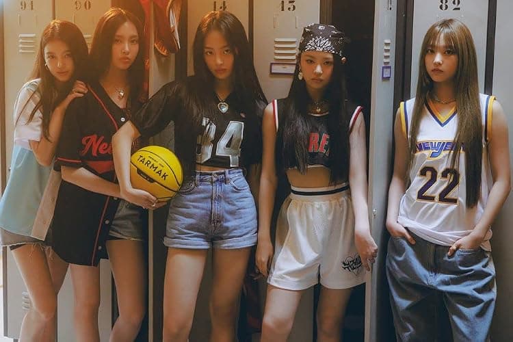 DREAMUS NewJeans New Jeans 1st EP Album Bluebook Version CD+Mini Poster On Pack+Log Book+Pin-up Book+Phoning Manual Book+ID Card+Sticker Pack+Photocard+Tracking Sealed (NEWJEANS Version) thumbnail 6