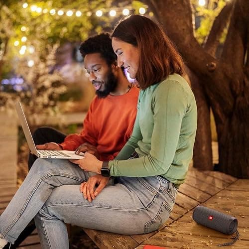 JBL Flip Essential 2 – Tragbarer Bluetooth-Lautsprecher mit wiederaufladbarem Akku – IPX7 wasserdicht – 10 Stunden Akkulaufzeit – Schwarz thumbnail 3