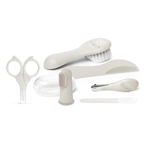 Suavinex, Neceser Set Manicura para Bebés, +0M, Kit Cuidado del Bebé con Cepillo, Peine, Cepillo Dental, Tijeritas, Lima y Cortaúñas. Neceser Impermeable con Cremallera, Gris thumbnail 4