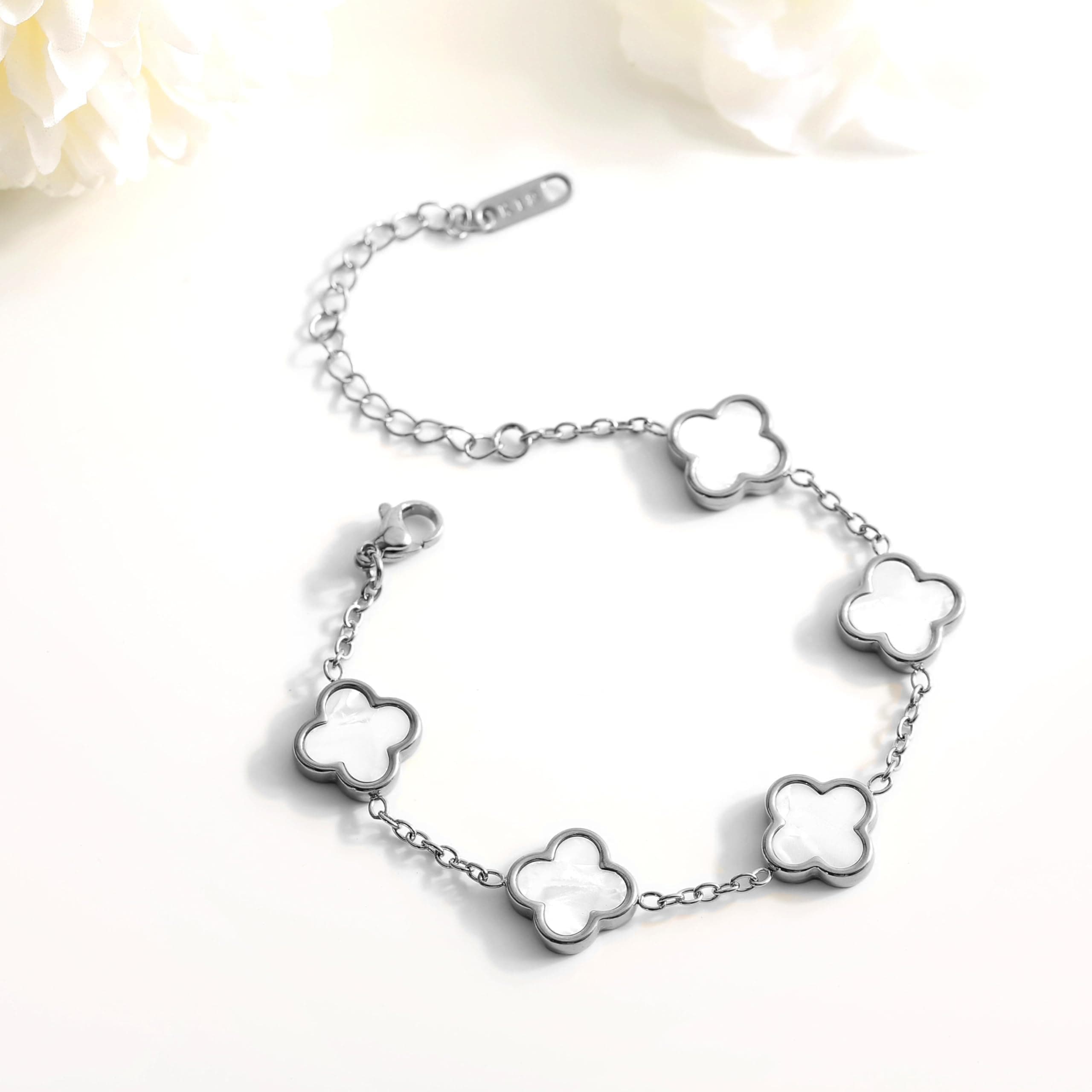 YUEXIAODOU 18K Gold bracelets for women Clover Bracelet Set 2Pcs White Flower Bangle Bracelet Lucky Four Leaf Stackable Bracelets Jewelry Gifts Trendy for Women non Tarnish thumbnail 3