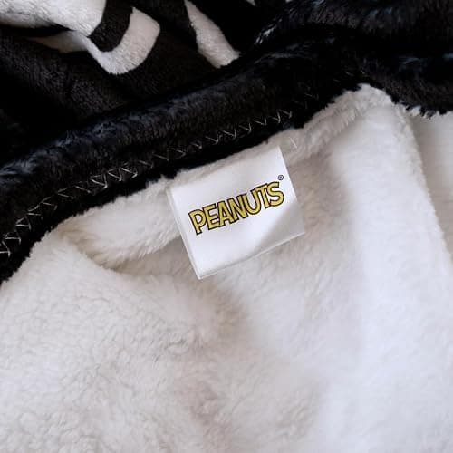 Franco Collectibles® Peanuts® Snoopy Black & White Super Soft Plush Cozy Throw Blanket, 46 in x 60 in, (Official Peanuts Product) thumbnail 4
