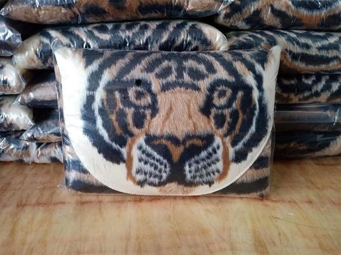 Tiger Printed Skin Area Rug,Faux Fur Rug Area Artificial Carpet,Simulation Cowhide, Cow Hide Mat Rug Animal Print Hide Faux Carpet 31.5x41.3inch thumbnail 7