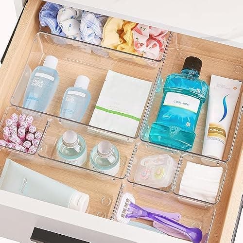 Vtopmart Organisateu Tiroir, Plastique Rangement Tiroir, 4 Tailles, 15 Pack | Design Transparent Empilable, pour Salle de Bain, Coiffeuse, Cuisine et Bureau, Livré avec Tapis Antidérapan, Facile Nettoyer thumbnail 4