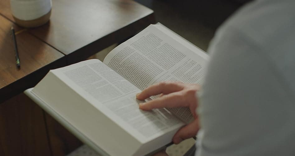 ESV Men's Study Bible (Hardcover): Holy Bible, English Standard Version thumbnail 5