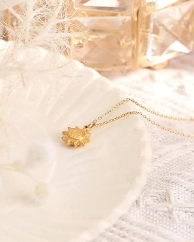 Made by Nami Minimalistische Halsketten mit Mond Anhänger Gehämmert • Dezente Damen Edelstahl Halskette mit starkem Verschluss • Choker-Kette Frauen & Mädchen • Filigrane Gliederkette thumbnail 6