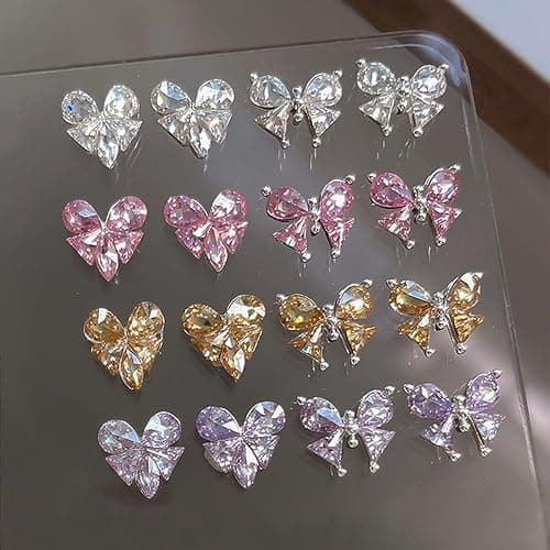 16 Stück Bunte Glitzersteine Nail Charms Nägel Zubehör Zirkon Herz Schmetterling Strasssteine Nagel Charms Nail Art Rhinestones Glitzer Steine Schleifen Herzen Nailart Edelsteine Nageldesign Nail Gems thumbnail 4