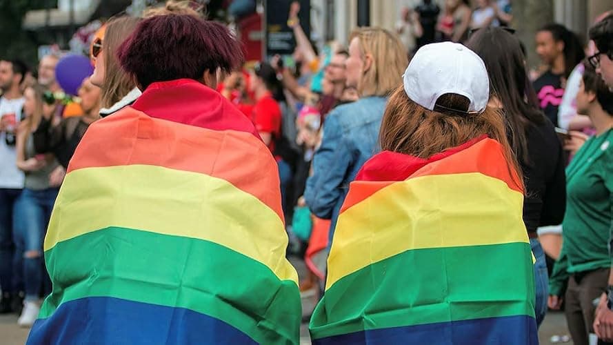 VKI® Flagge Regenbogen, 90x150cm Rainbow Flag, LGBT Gay Fahne, mit 2 Messing-Ösen, Zweifache Naht thumbnail 2
