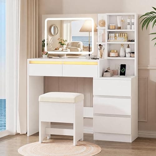 IRONCK Schminktisch mit LED-Beleuchtung, Glasplatte, Hocker & Steckdose | Schminktisch mit Spiegel, 5 Schubladen, offene Fächer, verstellbare Ablagen, 2 AC, USB-A & USB-C Anschluss, Weiß - Image 1