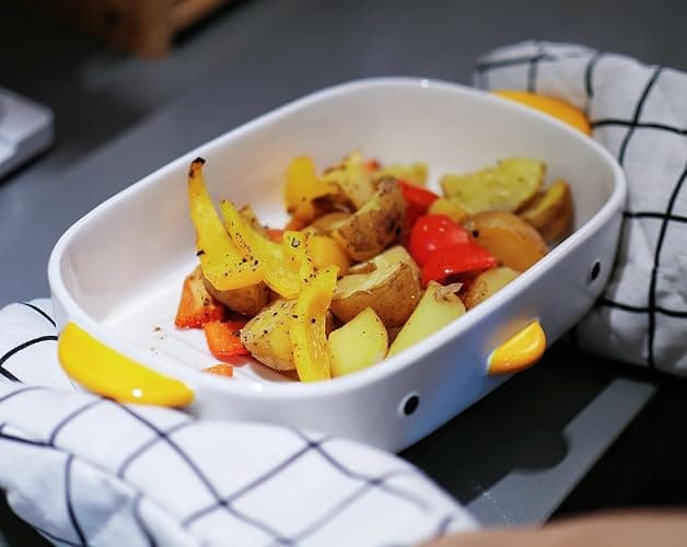 PURROOM Cute Duck Baking Dish, Ceramic Casserole Dish, White Porcelain Pie Pan, 10x7 in Medium Baking Pan with Handles, Oven Safe & Durable Bakeware for Lasagna. thumbnail 5