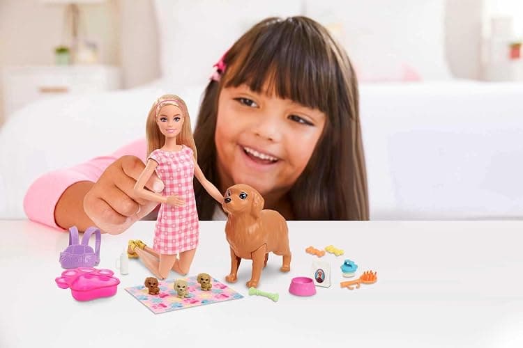 Barbie Doll & Pets Set, Blonde with Mommy Dog, 3 Newborn Puppies with Color-Change Feature & Pet Accessories thumbnail 2