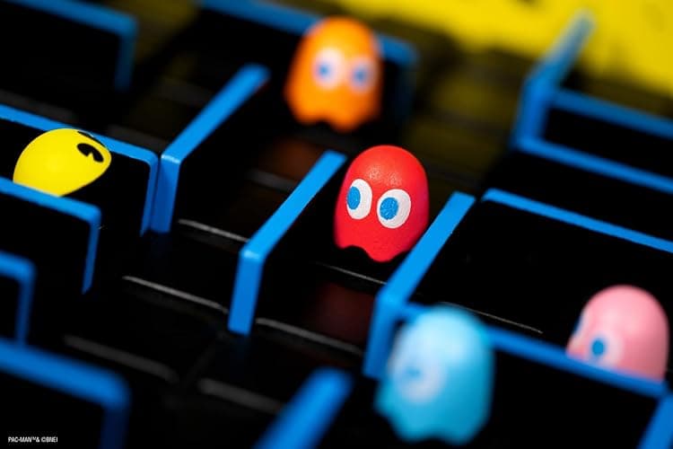 Quoridor Pac-Man | Fun Game for The Whole Family | Classic Arcade Game| Ages 8+ | 2 to 5 Players | 15 Minutes thumbnail 4