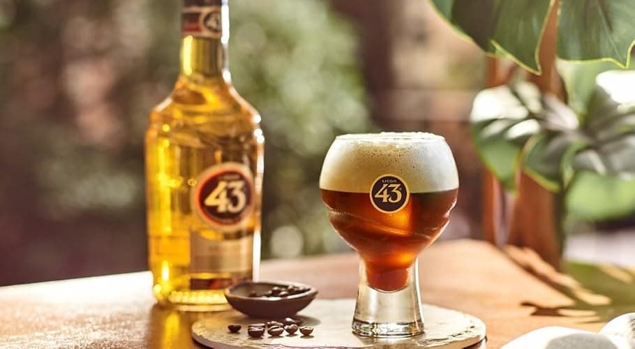 Licor 43 Original, Premium Spanish Liqueur, 70cl, 31 Percent ABV, Made from a Secret Recipe with 43 Different Herbs and Spices thumbnail 4