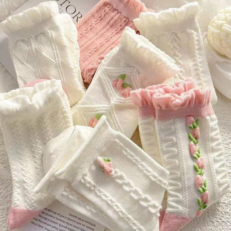 Women 5 Pairs Floral Crew Socks Cottagecore Ruched Ruffle Socks Aesthetic Cutecore Ankle Socks Preppy Accessories thumbnail 2