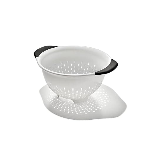 OXO Good Grips 3 QT Plastic Colander - Image 1