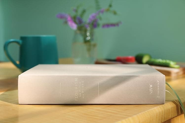 Flourish: The NIV Bible for Women, Cloth over Board, Cream, Comfort Print thumbnail 5