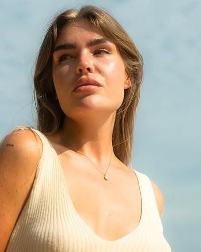 Made by Nami Minimalistische Halsketten mit Mond Anhänger Gehämmert • Dezente Damen Edelstahl Halskette mit starkem Verschluss • Choker-Kette Frauen & Mädchen • Filigrane Gliederkette thumbnail 5