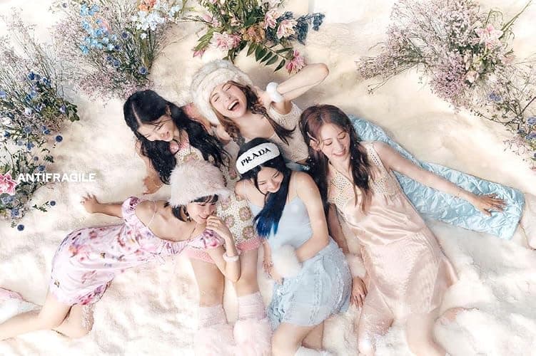 LE SSERAFIM ANTIFRAGILE 2nd Mini Album Vol.2 IRIDESCENT OPAL Version CD+1p Folding Poster On Pack+112p Booklet+1p PhotoCard+1p PostCard+1ea Sticker+3ea ANTIFRAGILE Sticker+Tracking Sealed thumbnail 8