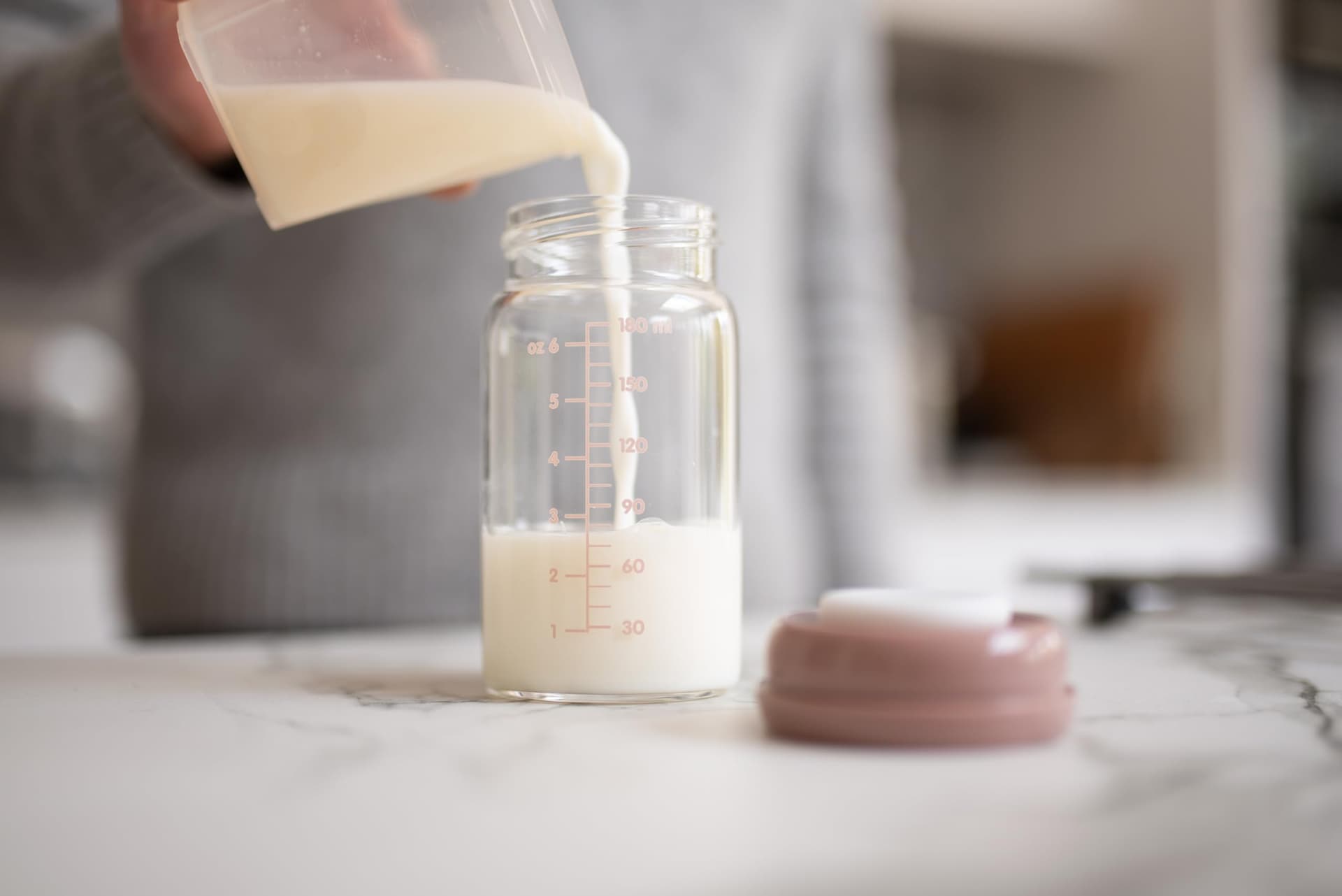 Premium Glass Breastmilk Storage Bottles, Pack of Four, 180ml, Dishwasher, Freezer, and Microwave Safe (Glass Breastmilk Storage Bottles, 4 x 180ml) thumbnail 7