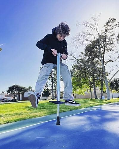 Razor Gogo Pogo Stick - Frustration Free thumbnail 6