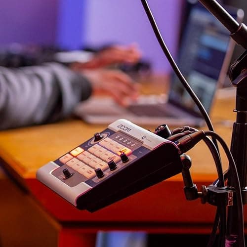 Zoom V3 Vocal Processor, Vocal Effects Pedal, 3-Part Harmony, Pitch Correction, 16 Studio Grade Effects, Battery Powered, for Streaming and Recording thumbnail 5